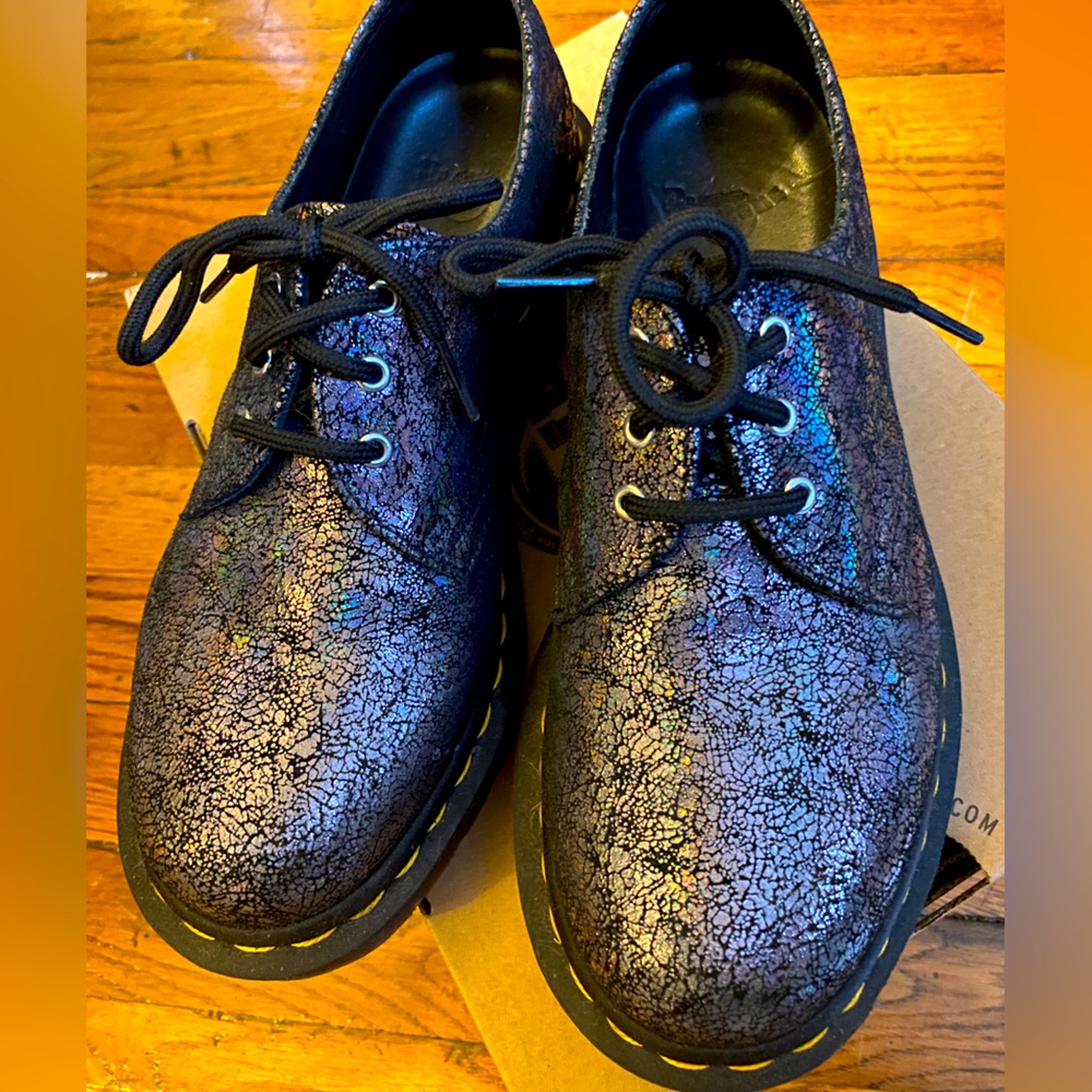 Dr.Martens - brand new shoes - US women 7 <GUNMETAL> <IRIDESCENT CRACKLE>